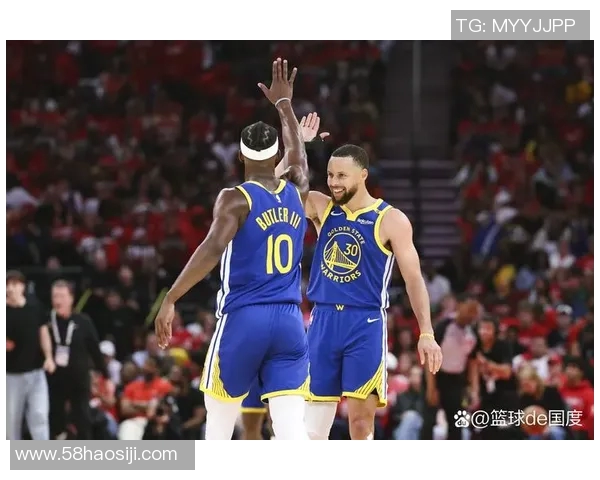 勇士与猛龙激战正酣谁将赢得这场篮球巅峰对决